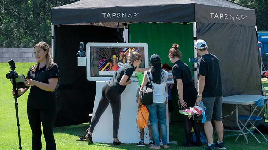 Hardware: Touchscreen booth vs iPad ring-light system